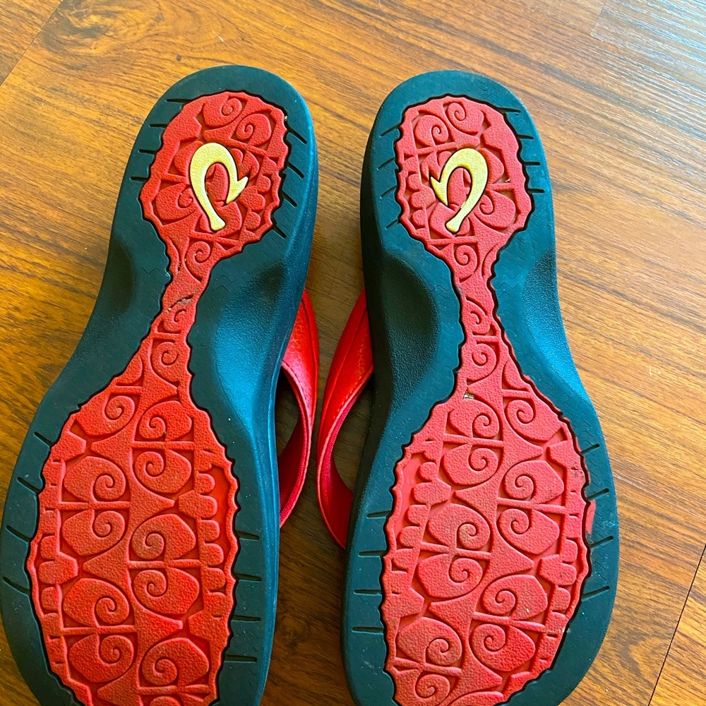 OluKai women’s sandals size 8